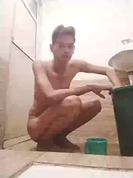 Snapshot of jenilmax chatting on February 10, 2026, 5:12 pm jenilmax online show from February 10, 2026, 5:12 pm