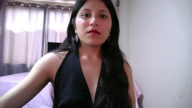 Snapshot of petite_paola chatting on January 9, 2025, 8:11 pm petite paola online show from January 9, 2025, 8:11 pm