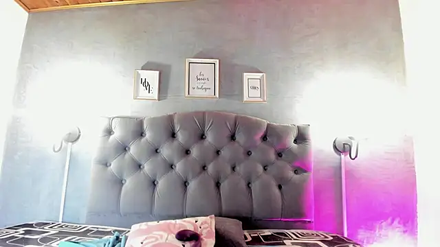 Snapshot of MeridaLane chatting on September 29, 2025, 1:34 am MeridaLane online show from September 29, 2025, 1:34 am