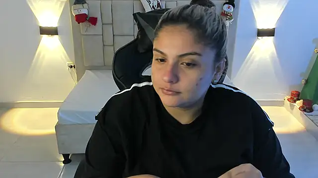 Snapshot of Sienna_Jones chatting on December 18, 2024, 11:45 am Sienna Jones online show from December 18, 2024, 11:45 am