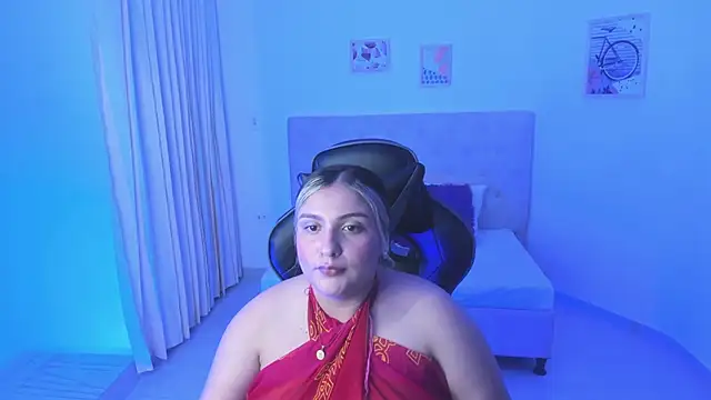 Snapshot of Sienna_Jones chatting on December 1, 2024, 8:36 pm Sienna Jones online show from December 1, 2024, 8:36 pm