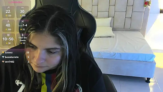 Snapshot of Sienna_Jones chatting on January 2, 2025, 10:01 pm Sienna Jones online show from January 2, 2025, 10:01 pm