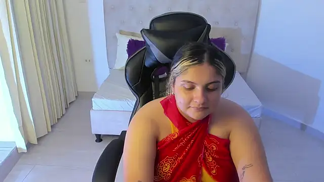 Snapshot of Sienna_Jones chatting on December 2, 2024, 3:10 am Sienna Jones online show from December 2, 2024, 3:10 am