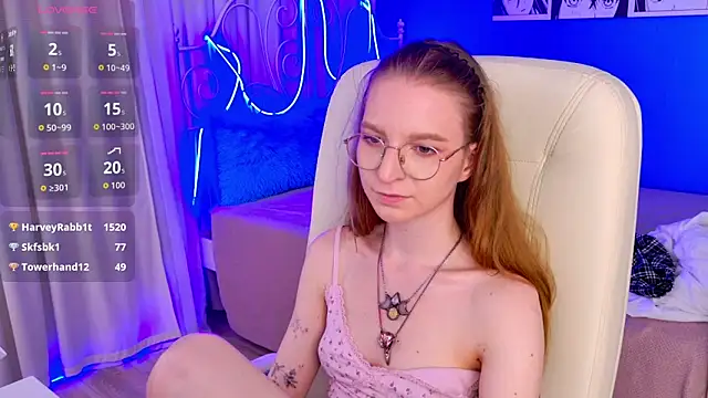Snapshot of VioletShine chatting on June 3, 2026, 2:33 pm VioletShine online show from June 3, 2026, 2:33 pm