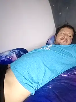 Snapshot of Alee3xxx chatting on October 8, 2025, 11:27 pm Alee3xxx online show from October 8, 2025, 11:27 pm