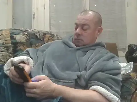 hugoboys76 online show from January 1, 2025, 8:56 am