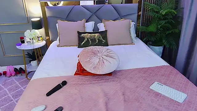 AvaCristal online show from February 8, 2026, 9:12 pm