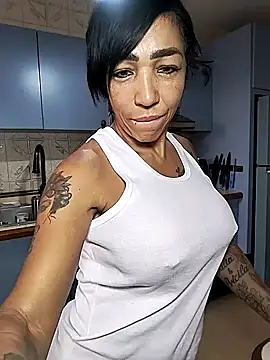 Snapshot of Alison_fitness chatting on September 28, 2025, 2:24 pm Alison fitness online show from September 28, 2025, 2:24 pm