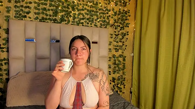 Snapshot of jenifer__power10 chatting on February 12, 2025, 12:44 pm jenifer power10 online show from February 12, 2025, 12:44 pm