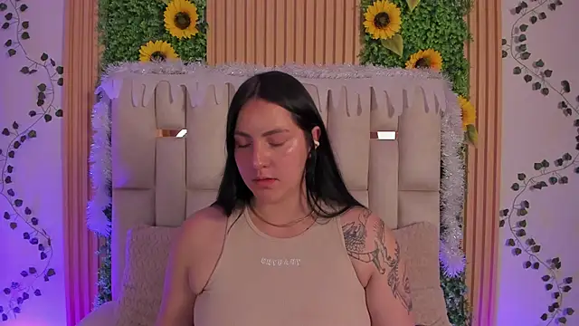 jenifer  power10 online show from November 20, 2025, 8:42 pm