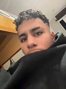 Snapshot of johnycash21 chatting on December 22, 2025, 12:55 am johnycash21 online show from December 22, 2025, 12:55 am