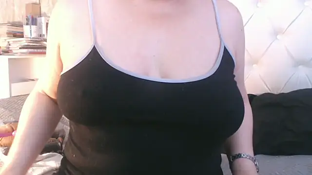 maturepriscila online show from March 15, 2025, 8:43 pm