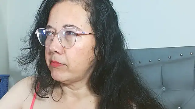 maturepriscila online show from April 18, 2026, 1:35 pm