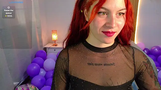 Kate Laurence  online show from November 11, 2025, 12:11 pm