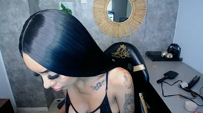 Tiffanny online show from February 12, 2025, 3:49 pm