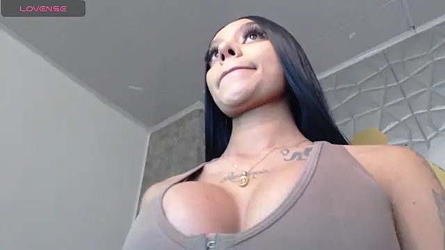 Snapshot of Tiffanny chatting on October 11, 2025, 3:02 pm Tiffanny online show from October 11, 2025, 3:02 pm