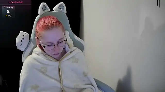 LilyFoxxx online show from December 21, 2024, 5:25 am
