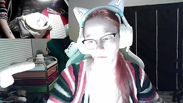 LilyFoxxx online show from January 4, 2025, 4:44 am