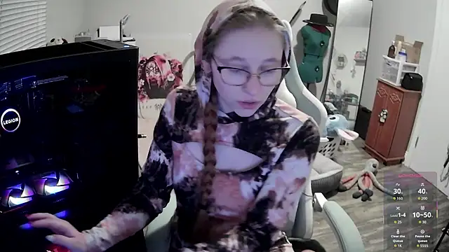 LilyFoxxx online show from December 15, 2025, 6:19 am