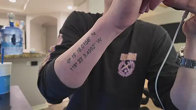 Cuminsideyou42 online show from February 15, 2025, 11:58 pm