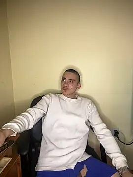 Cuminsideyou42 online show from February 17, 2025, 9:21 pm