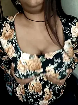 Snapshot of NOTY-LOVE-05 chatting on October 4, 2025, 3:24 pm NOTY-LOVE-05 online show from October 4, 2025, 3:24 pm