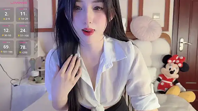 Unique-yiyi online show from January 23, 2025, 7:18 pm