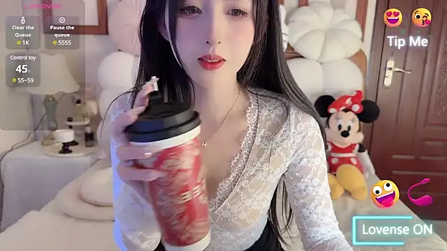 Unique-yiyi online show from January 30, 2025, 7:26 pm