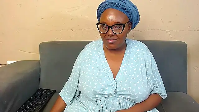 Snapshot of CHERRYYUMMY chatting on October 5, 2025, 12:01 am CHERRYYUMMY online show from October 5, 2025, 12:01 am