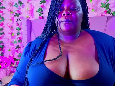 Snapshot of rocio_bbw_ chatting on October 13, 2025, 11:27 pm rocio bbw  online show from October 13, 2025, 11:27 pm