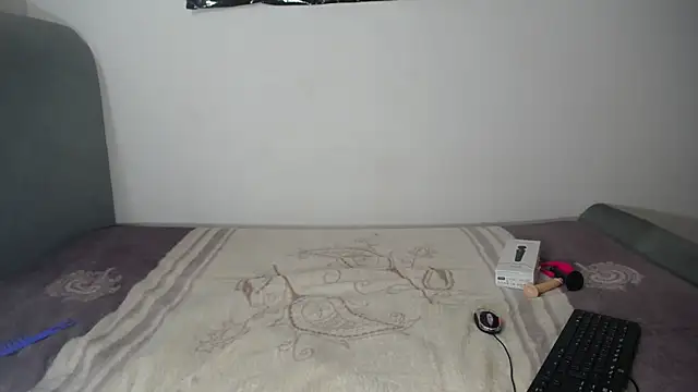 Sweetbedroomeyez01 online show from September 17, 2025, 10:39 am