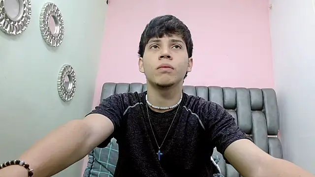 Jonathan Moreau online show from December 18, 2024, 11:56 am