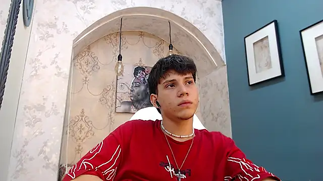 Jonathan Moreau online show from December 13, 2024, 6:38 pm