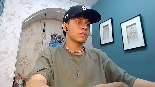 Jonathan Moreau online show from December 16, 2024, 3:11 pm