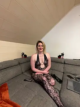 NoraNoxx online show from March 4, 2025, 9:22 pm