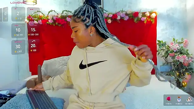 Snapshot of SilvannaFit chatting on October 17, 2025, 11:45 am SilvannaFit online show from October 17, 2025, 11:45 am