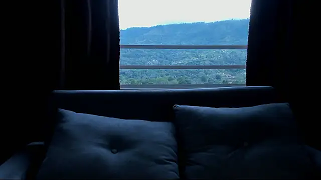 Snapshot of lnxmst chatting on February 1, 2026, 9:35 pm lnxmst online show from February 1, 2026, 9:35 pm