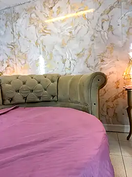 khloeblake online show from November 25, 2025, 6:47 am