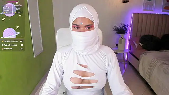 Snapshot of saray_halam chatting on March 11, 2025, 9:37 pm saray halam online show from March 11, 2025, 9:37 pm