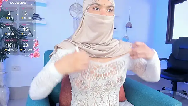 Snapshot of saray_halam chatting on October 3, 2025, 6:09 pm saray halam online show from October 3, 2025, 6:09 pm