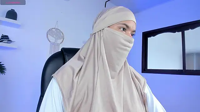 Snapshot of saray_halam chatting on October 27, 2025, 5:58 pm saray halam online show from October 27, 2025, 5:58 pm