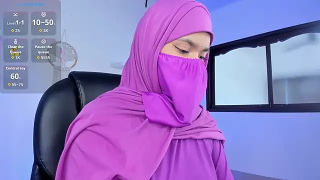 Snapshot of saray_halam chatting on October 1, 2025, 6:12 pm saray halam online show from October 1, 2025, 6:12 pm