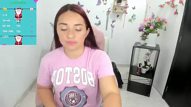 Snapshot of nicoll_crazzy chatting on December 16, 2025, 2:43 pm nicoll crazzy online show from December 16, 2025, 2:43 pm