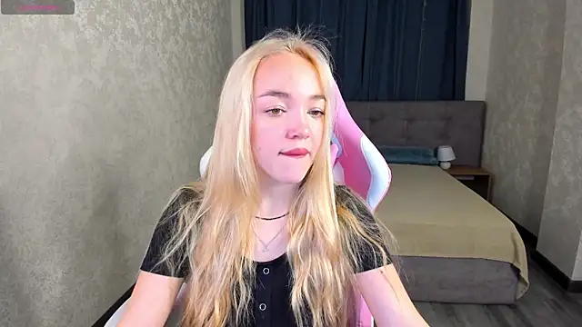 Christy Little online show from February 10, 2025, 1:24 am