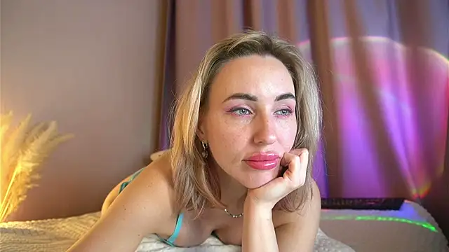 Cum Slutt online show from November 6, 2025, 5:17 pm