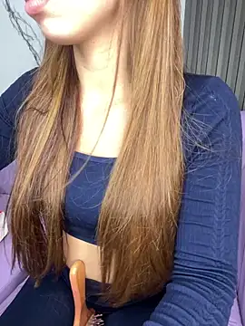 Aaliyah Salma online show from April 17, 2026, 7:38 pm