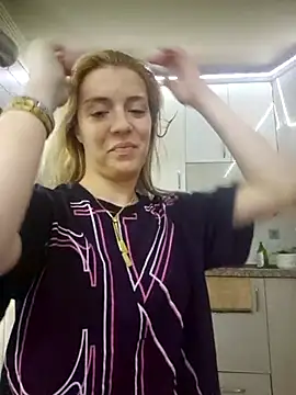 SUSELLAM1 online show from February 27, 2025, 1:07 pm