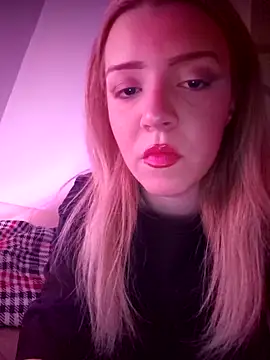 SUSELLAM1 online show from March 3, 2025, 8:54 pm