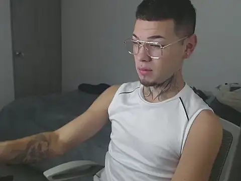 MarceloMilk online show from September 17, 2025, 9:33 am