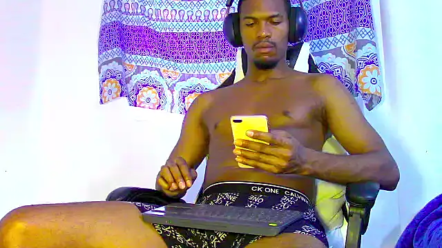 Snapshot of Amir_mikelsen chatting on September 18, 2025, 8:12 pm Amir mikelsen online show from September 18, 2025, 8:12 pm